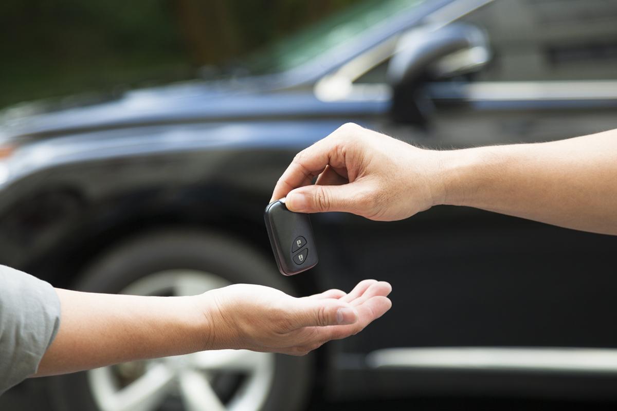 Leasing vs Buying a Car: Pros and Cons