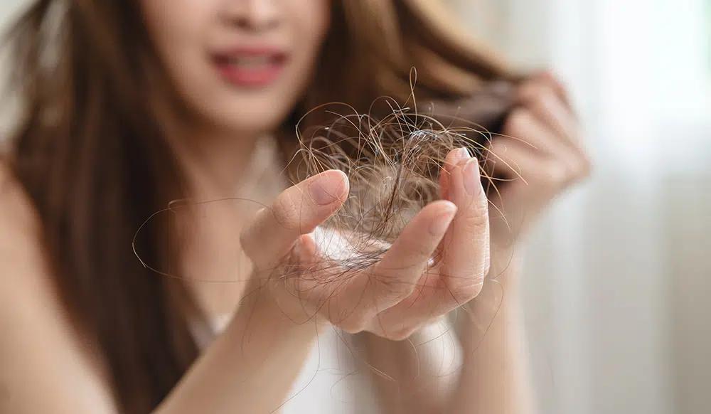Understanding Hair Loss:⁣ causes and effects